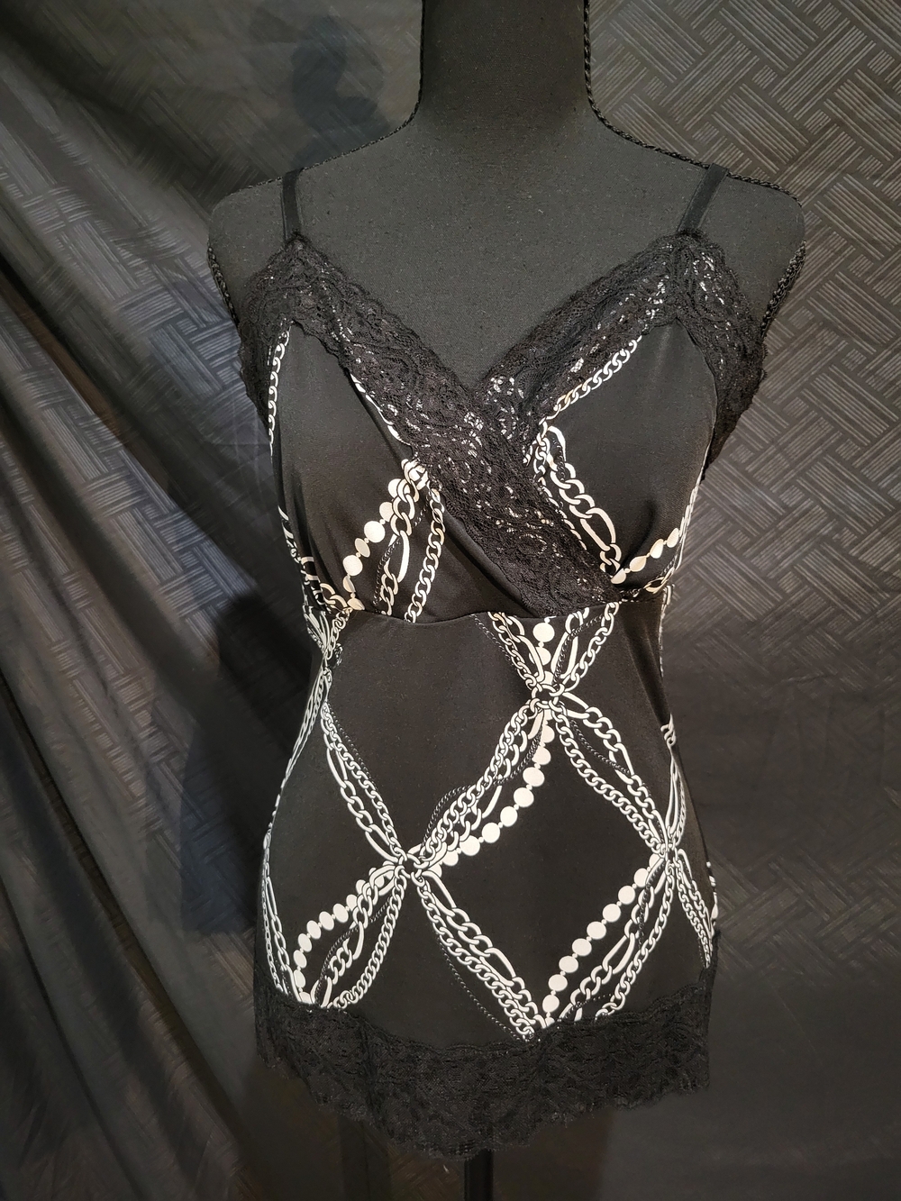 White House Black Market Med Lace Trim Camisole Spaghetti Strap Black Chain
